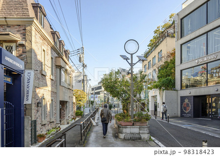 個性的なショップが並ぶ商店街 渋谷キャットストリート 東京都渋谷区 個性的なショップが並ぶ商店街 渋谷キャットストリート 東京都渋谷区 98318423