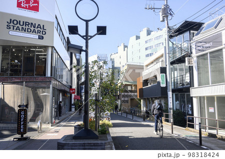 個性的なショップが並ぶ商店街　渋谷キャットストリート　東京都渋谷区 98318424