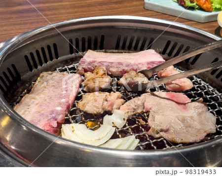 あぶる 網焼 焼く 98319433