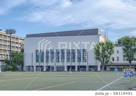 渋谷区スポーツセンター　総合体育館とグラウンド　東京都渋谷区 98319491