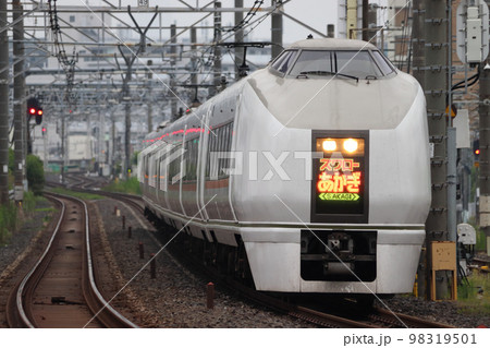 夕方の特急スワローあかぎ号(651系電車) 夕方の特急スワローあかぎ号(651系電車) 98319501