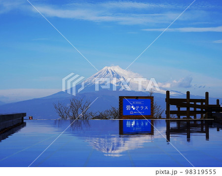 冠雪の富士山、青空と雪が美しい 12月伊豆の国55碧テラスの逆さ富士・伊豆パノラマパークH4.3 冠雪の富士山、青空と雪が美しい 12月伊豆の国55碧テラスの逆さ富士・伊豆パノラマパークH4.3 98319555