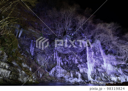 氷柱ライトアップ <三十槌の氷柱> 氷柱ライトアップ <三十槌の氷柱> 98319824