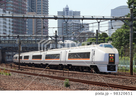 川口駅を通過する特急草津号(651系電車) 川口駅を通過する特急草津号(651系電車) 98320651