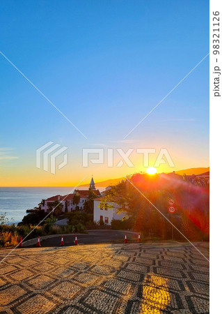 Picturesque sunset on the sea or ocean in the city. 98321126