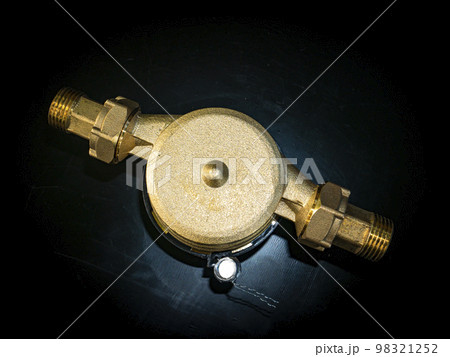 Water meter with threaded connection for nuts. 98321252