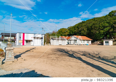 【廃校】笠岡市立高島小学校跡（現・高島公民館）1　岡山県笠岡市 98321396