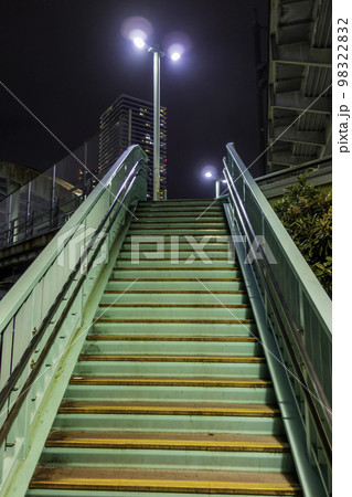 広島　荒神陸橋の歩道階段　広島県広島市 98322832