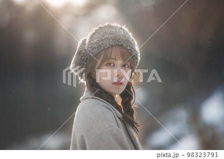 雪景色の中で 雪景色の中で 98323791