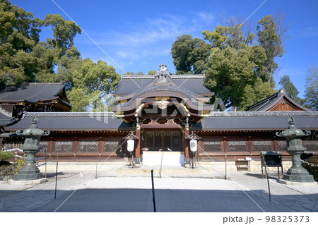 冬の京都市北区 今宮神社の本殿 冬の京都市北区 今宮神社の本殿 98325373