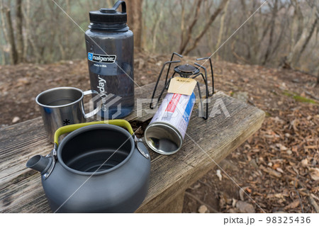 アウトドアや登山でのコーヒー 98325436