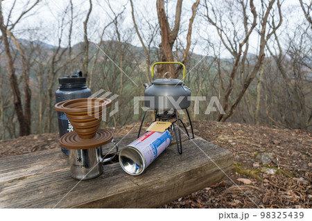 アウトドアや登山でのコーヒー アウトドアや登山でのコーヒー 98325439