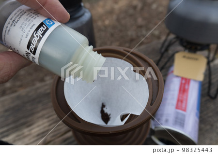 アウトドアや登山でのコーヒー 98325443