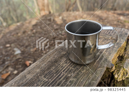 アウトドアや登山でのコーヒー 98325445