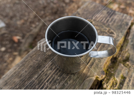 アウトドアや登山でのコーヒー 98325446