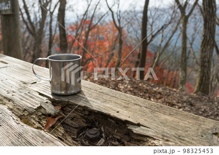 アウトドアや登山でのコーヒー 98325453
