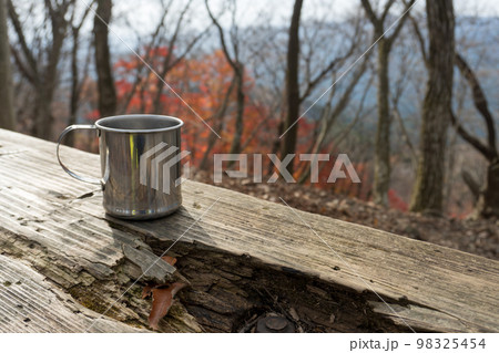 アウトドアや登山でのコーヒー 98325454