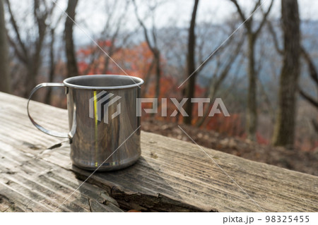 アウトドアや登山でのコーヒー 98325455