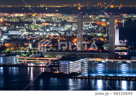 《神奈川県》横浜に広がる工業地帯・京浜工業地帯の夜景 98326694