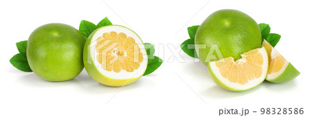 Citrus Sweetie or Pomelit, oroblanco with slices and leaf isolated on white background close-up 98328586