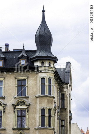 Vintage architecture of Old Town in Torun, Poland Vintage architecture of Old Town in Torun, Poland 98329468