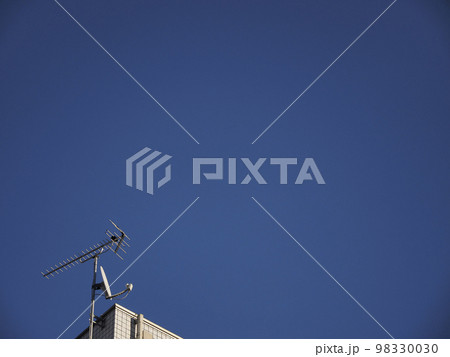 空とテレビアンテナ 空とテレビアンテナ 98330030