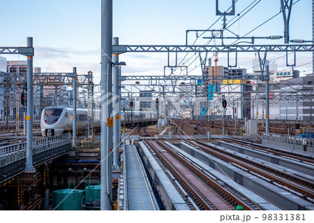 【名古屋駅】名古屋駅を発車した特急しらさぎ11号 98331381