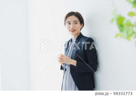 ビジネスウーマン　　 98332773