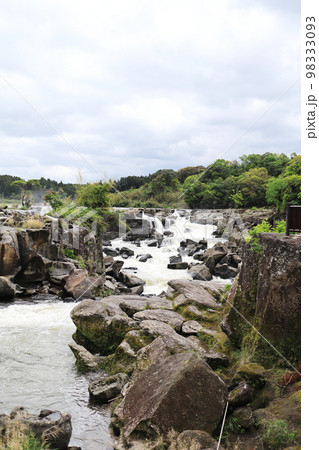 水量の多い東洋のナイアガラの風景 98333093