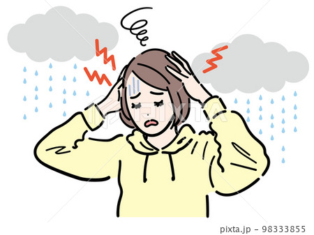 気象病による頭痛に悩んでいる女性 98333855