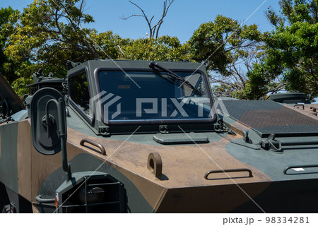 戦車の車長席 運転席 96式装輪装甲車 戦車 陸上自衛隊 98334281