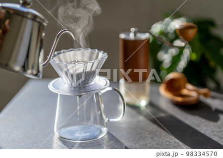 珈琲 コーヒー ハンドドリップ ORIGAMI 抽出 湯気 メタルカウンター 珈琲 コーヒー ハンドドリップ ORIGAMI 抽出 湯気 メタルカウンター 98334570