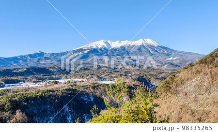 九蔵峠から望む冬の御嶽山 98335265