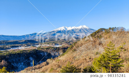 九蔵峠から望む冬の御嶽山 九蔵峠から望む冬の御嶽山 98335281