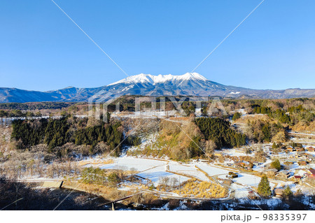 柳又ビューポイントから望む冬の御嶽山 98335397