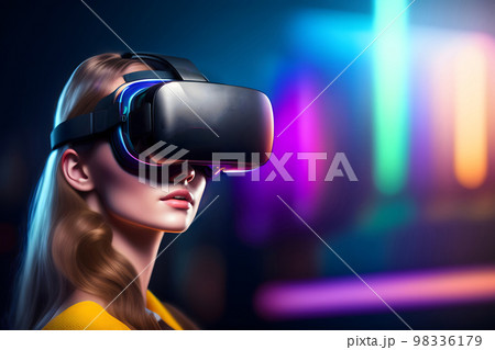 VRゴーグルをつけた女性 98336179