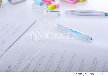 試験勉強を頑張るイメージ 98336238