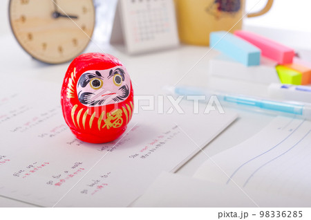 合格ダルマと英語のテキスト類 98336285