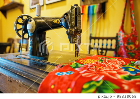 Old Sewing machine on table 98338068