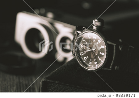 old military style of men wristwatch 98339171