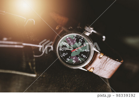 old military style of men wristwatch 98339192
