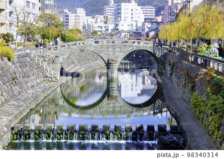 長崎の人気観光スポット　眼鏡橋 98340314