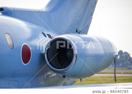航空自衛隊の救難捜索機U-125Aの機体左後方についているジェットエンジン 航空自衛隊の救難捜索機U-125Aの機体左後方についているジェットエンジン 98340785