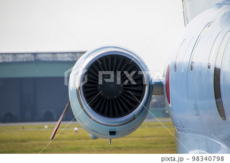 航空自衛隊の救難捜索機U-125Aの機体右側のジェットエンジン 航空自衛隊の救難捜索機U-125Aの機体右側のジェットエンジン 98340798