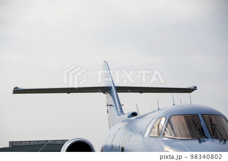 航空自衛隊の救難捜索機U-125Aの十字型尾翼 98340802