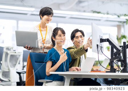 会議 エンジニア ビジネス オフィス オフィスカジュアル 会議 エンジニア ビジネス オフィス オフィスカジュアル 98340923
