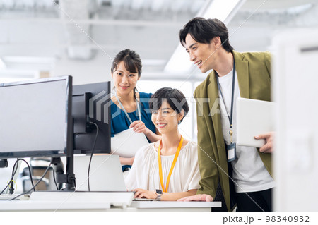 会議 エンジニア ビジネス オフィス オフィスカジュアル 会議 エンジニア ビジネス オフィス オフィスカジュアル 98340932