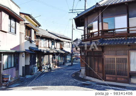 中山道恵那市長島町中野の町並み 98341406