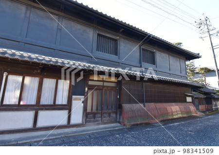 恵那市中山道沿いにある庄屋の家 98341509