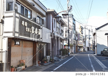 恵那市内旧中山道の今の町並み 恵那市内旧中山道の今の町並み 98341581